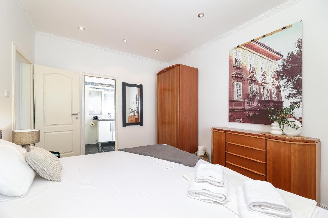 Apartment Feria 2 *